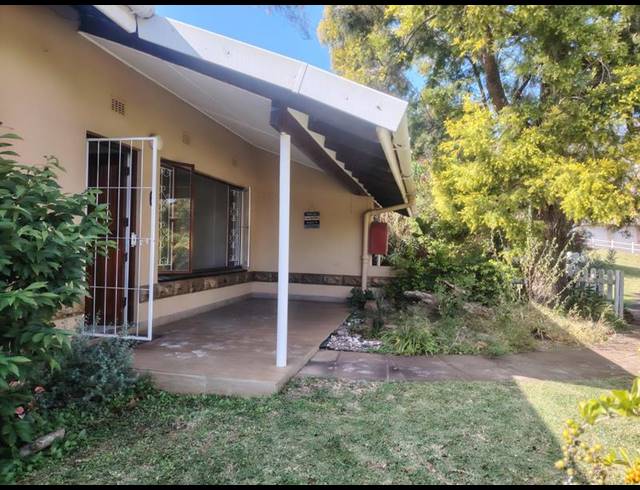 2 BEDROOM SIMPLEX FOR SALE IN WATERFALL
